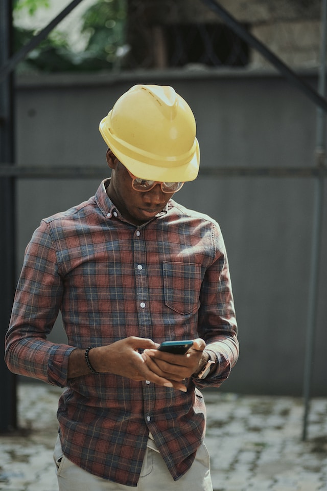 electrician using a smart phone